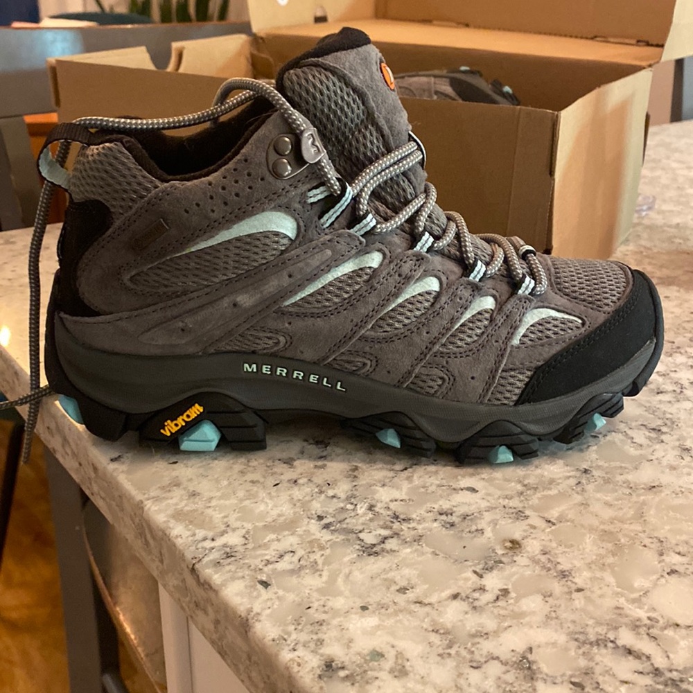Women's Moab 3 GORE-TEX® New in Box. Sedona Sage 8.5